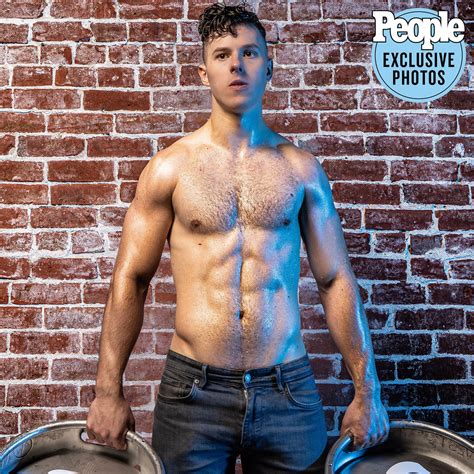 nolan gould shirtless|Modern Family s Nolan Gould Got Ripped: Its Been Very。